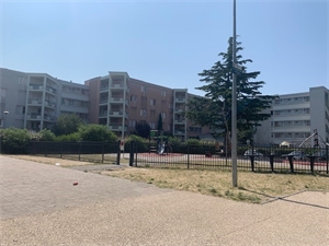 t2 à la location -   30200  BAGNOLS SUR CEZE, surface 40 m2 location t2 - UBI409900682